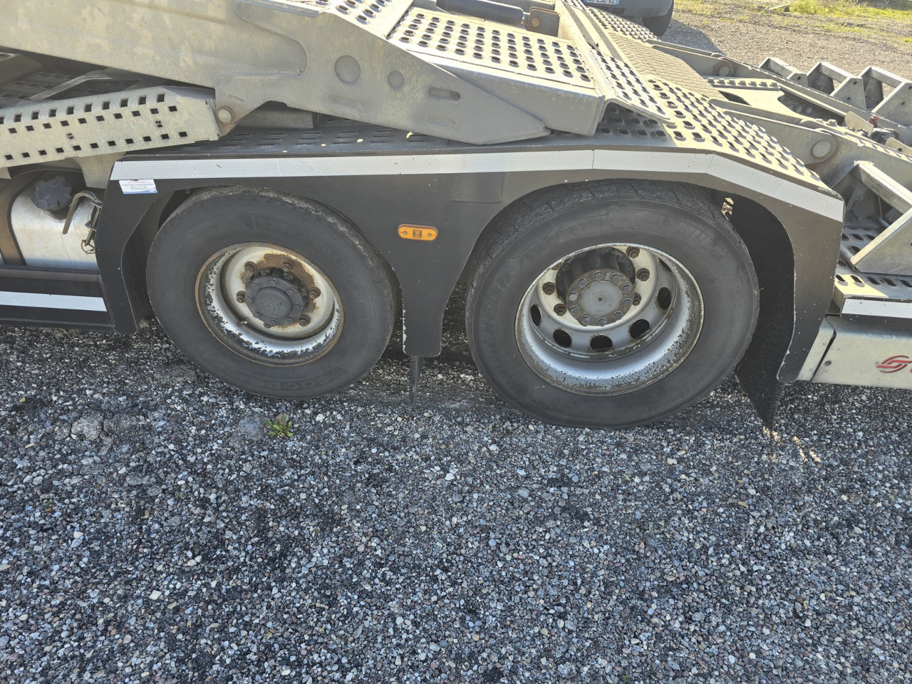 Autotransporter LKW MERCEDES-BENZ 2353