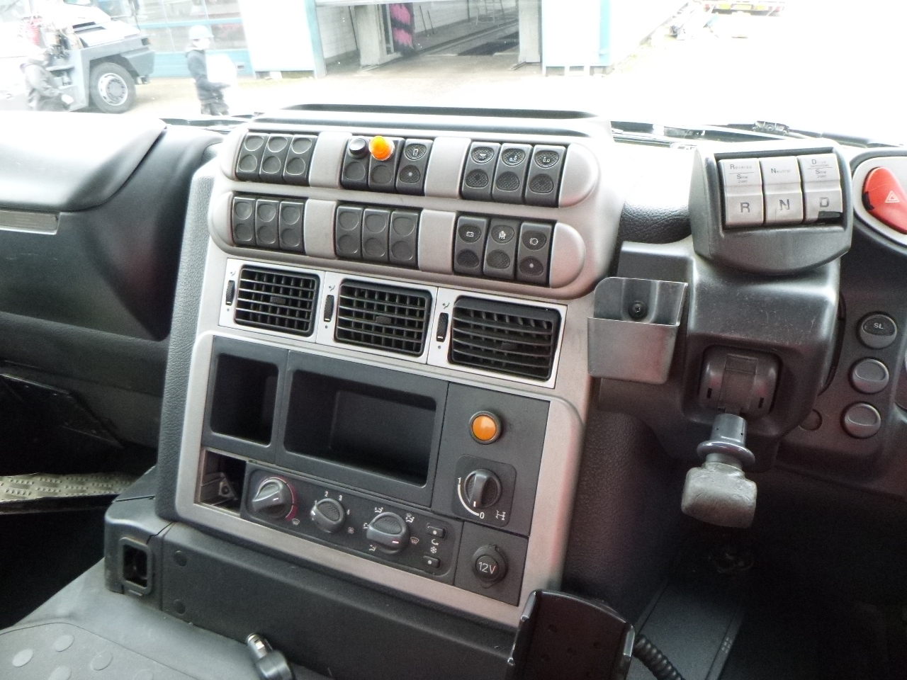 Autokran, Pritsche LKW Iveco AD260S31Y 6x2 RHD + Hiab 144 DLS-2 Pro: das Bild 18