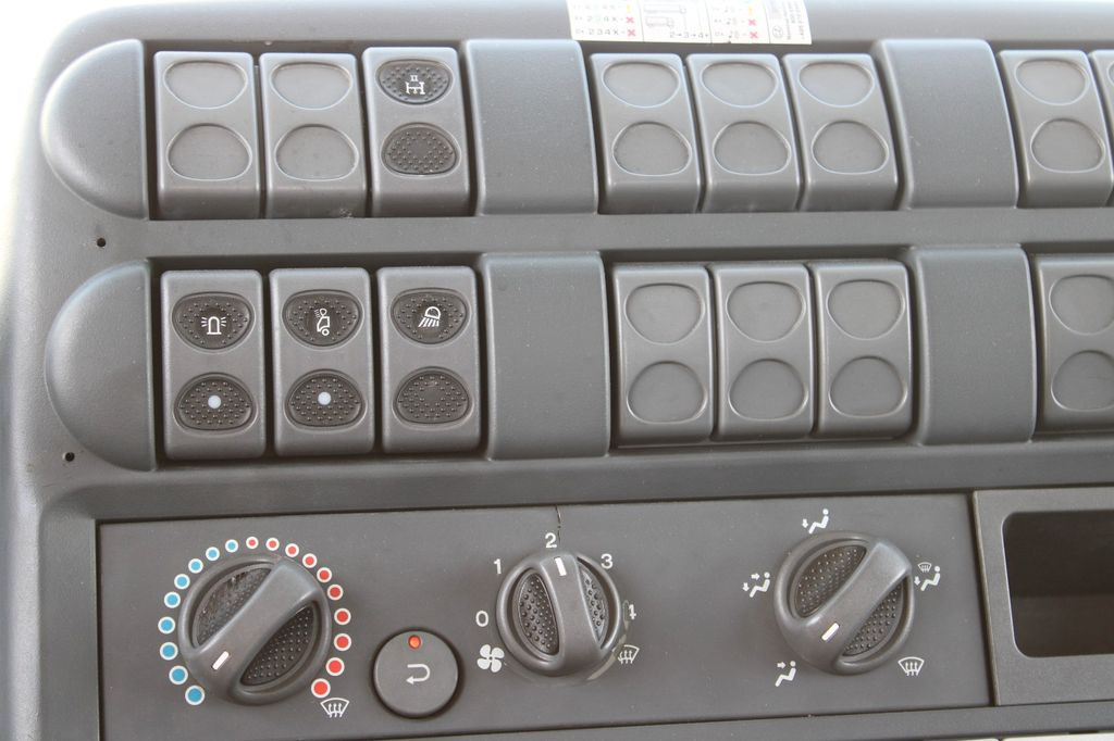 Abrollkipper, Autokran Iveco EUROCARGO ML120E17, CRANE HMF 835-K1: das Bild 13
