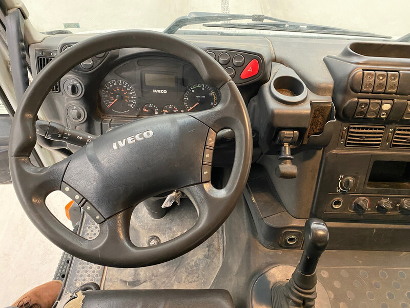Kipper Iveco Trakker 410 - 8x4: das Bild 10
