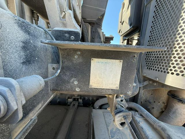 Kipper Iveco TRAKKER 360 GRUE HIAB