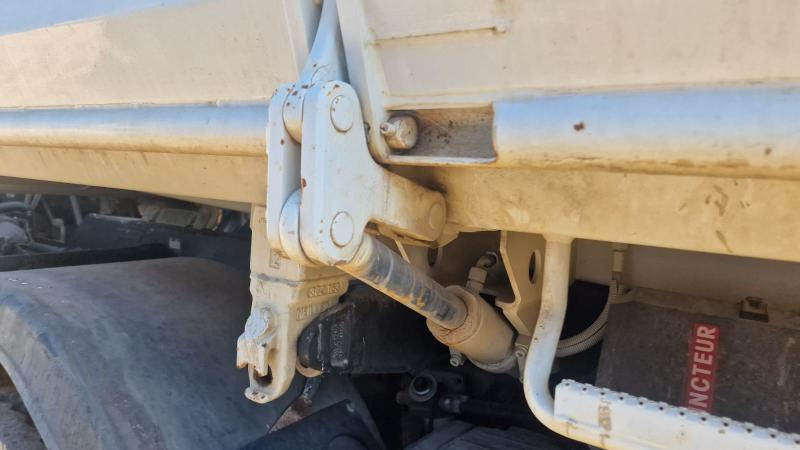 Kipper Iveco Trakker 410