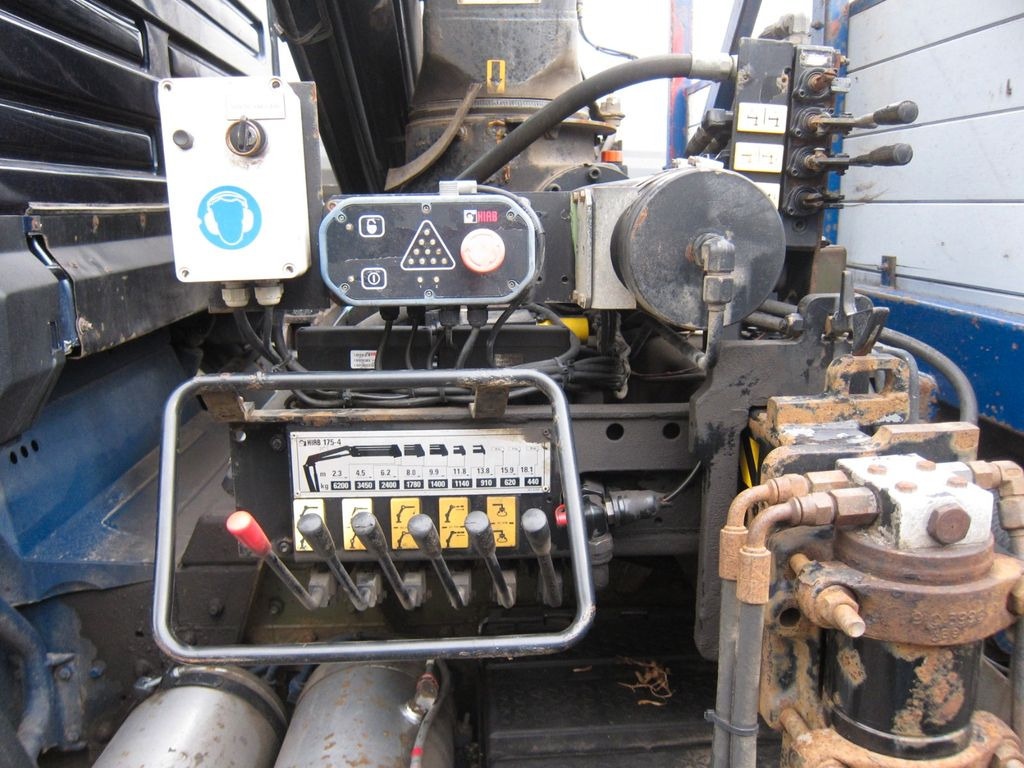 Kipper MAN 27 422 6x2 Hiab 175-4 Schaltgetriebe Manual
