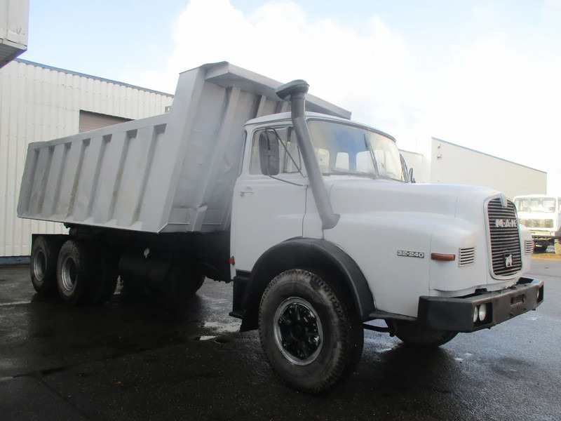 Kipper MAN 32.240 , Manual , 6x4 , Tipper truck , Spring suspension