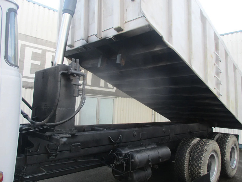 Kipper MAN 32.240 , Manual , 6x4 , Tipper truck , Spring suspension