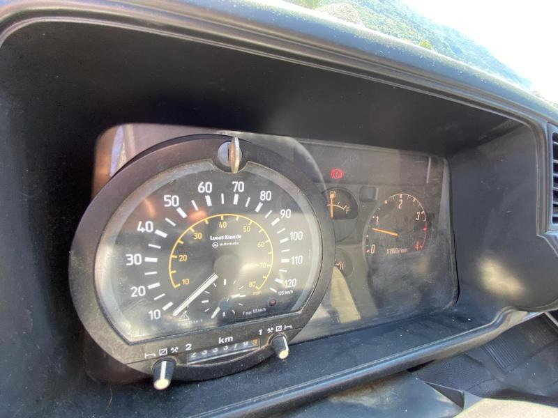 Koffer LKW ISUZU Camion SÉRIE N AVEC 2 STRUCTURES CHAPITEAUX