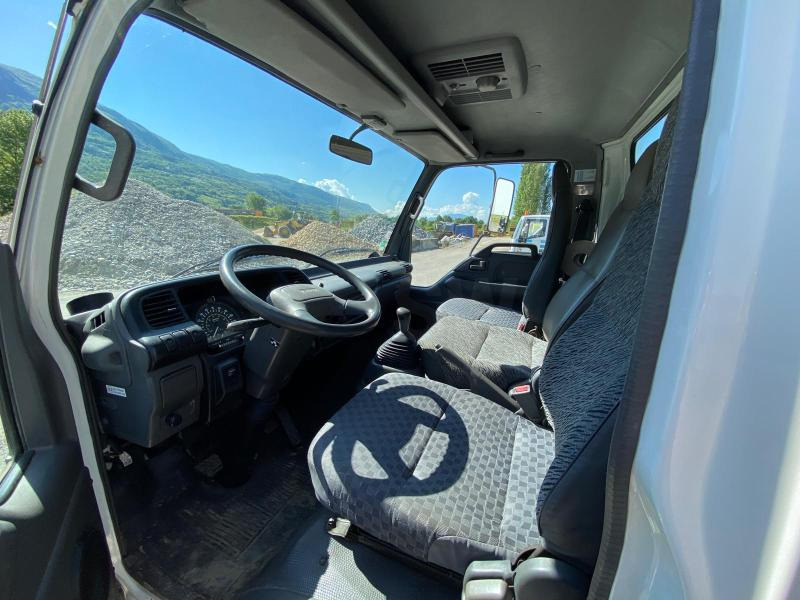 Koffer LKW ISUZU Camion SÉRIE N AVEC 2 STRUCTURES CHAPITEAUX