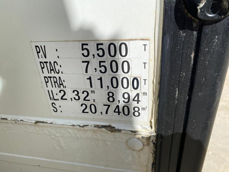 Koffer LKW ISUZU Camion SÉRIE N AVEC 2 STRUCTURES CHAPITEAUX