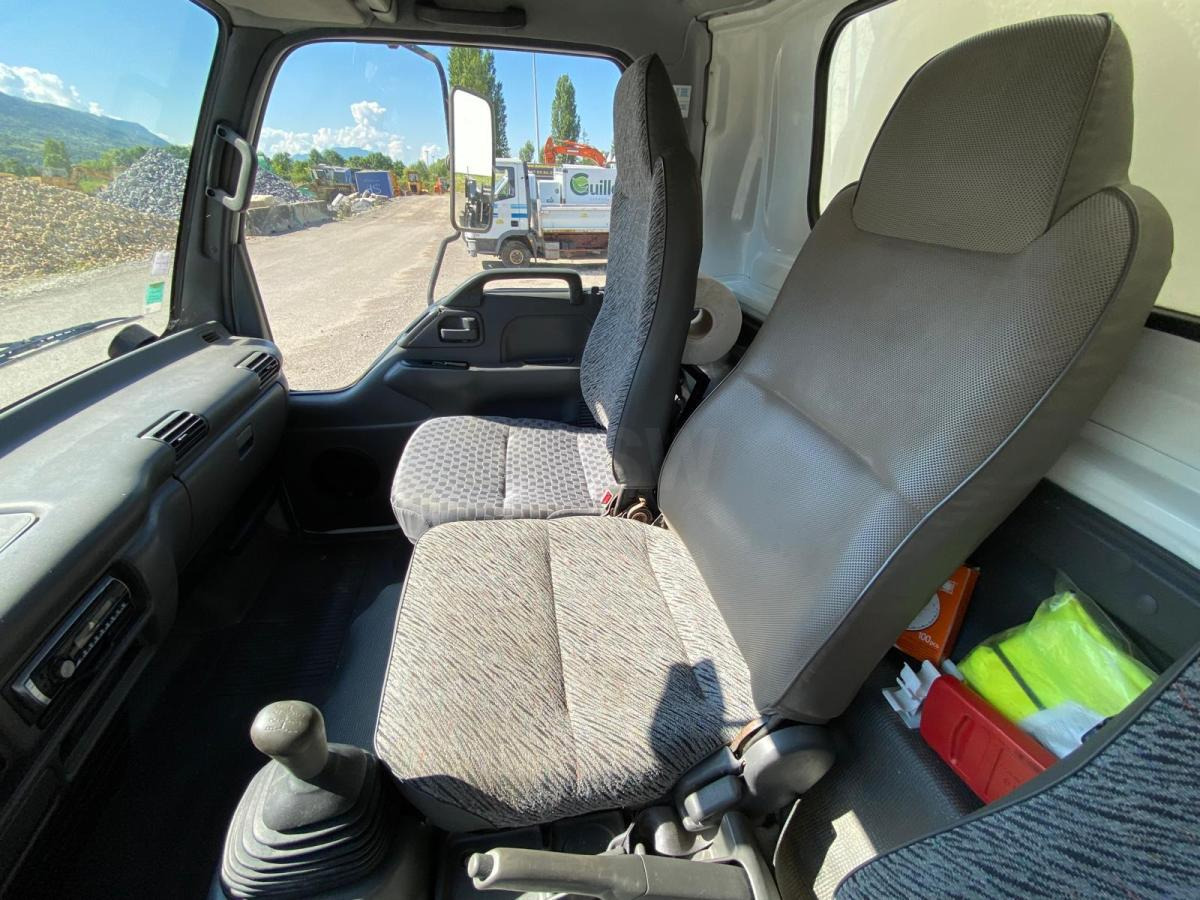 Koffer LKW ISUZU Camion SÉRIE N AVEC 2 STRUCTURES CHAPITEAUX