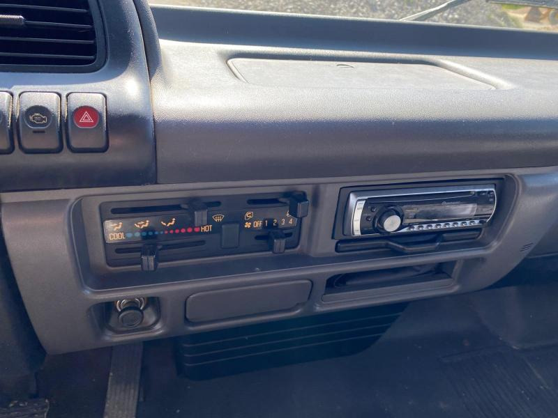 Koffer LKW ISUZU Camion SÉRIE N AVEC 2 STRUCTURES CHAPITEAUX