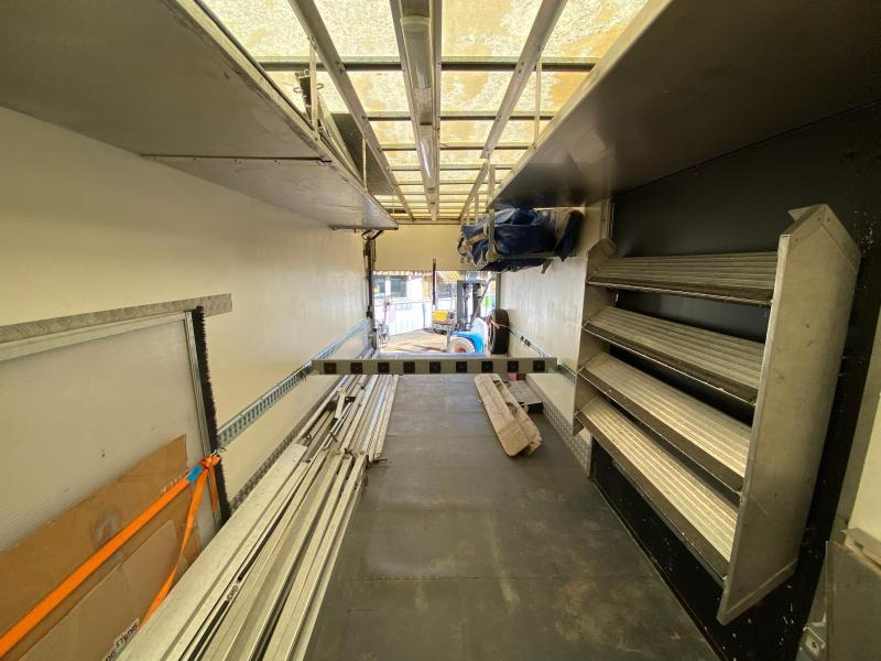 Koffer LKW ISUZU Camion SÉRIE N AVEC 2 STRUCTURES CHAPITEAUX