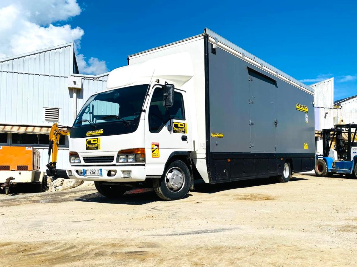 Koffer LKW ISUZU Camion SÉRIE N AVEC 2 STRUCTURES CHAPITEAUX