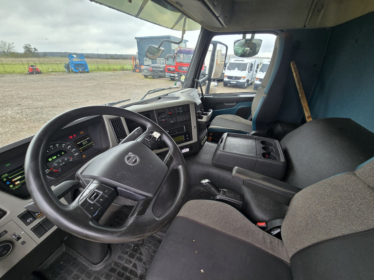 Kühlkoffer LKW VOLVO FM 370 - ThermoKing - meat Rail