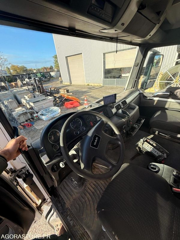 LKW MAN 8x4 - 32-400 BiBenne grue - 11.2014 / 375000 KM