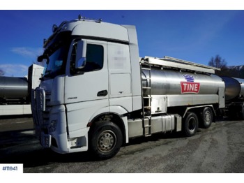 Tankwagen Mercedes Actros: das Bild 1