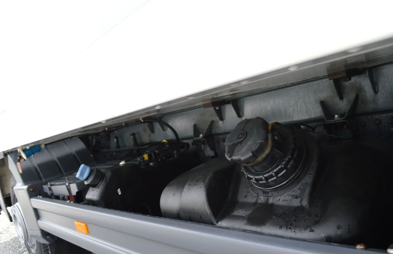 Kühlkoffer LKW Mercedes-Benz Atego 716 IZOTERMA REFRIGERATOR SIDE DOOR: das Bild 10
