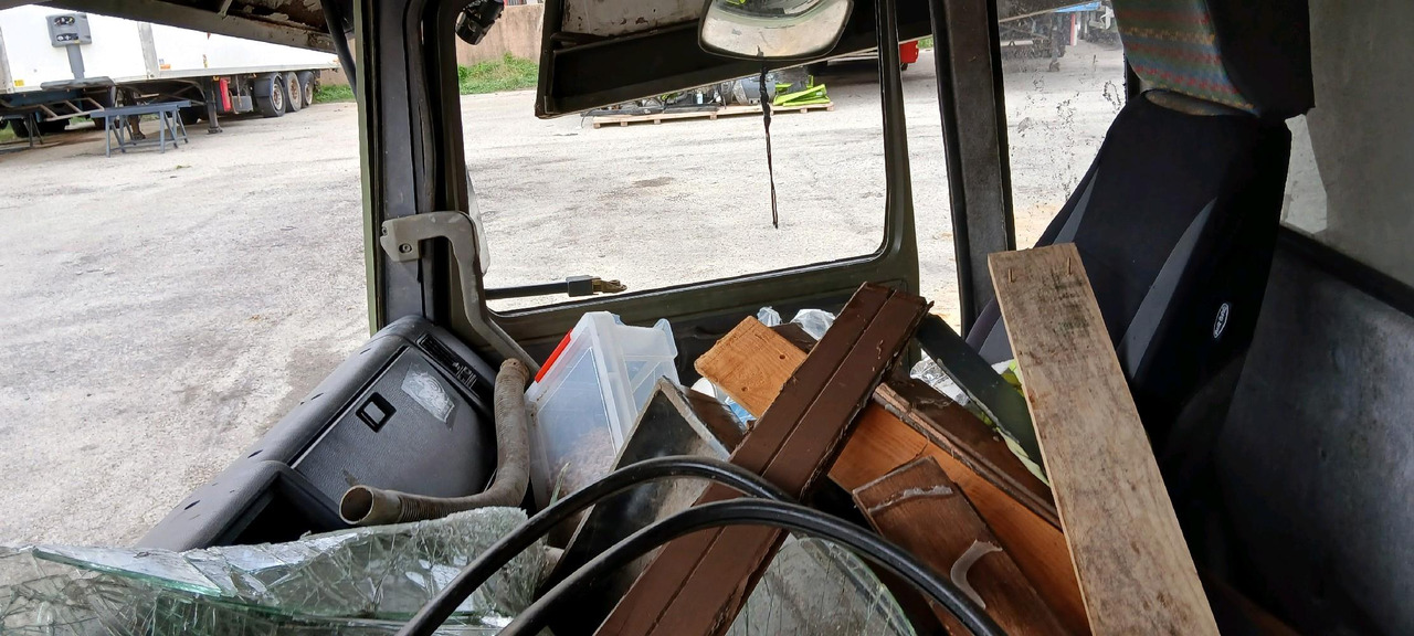 Pferdetransporter RENAULT M180 PORTEUR BETAILLERE