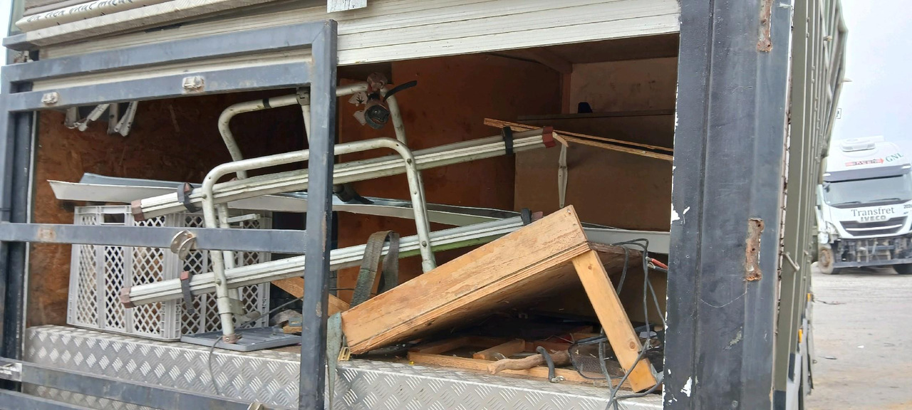 Pferdetransporter RENAULT M180 PORTEUR BETAILLERE