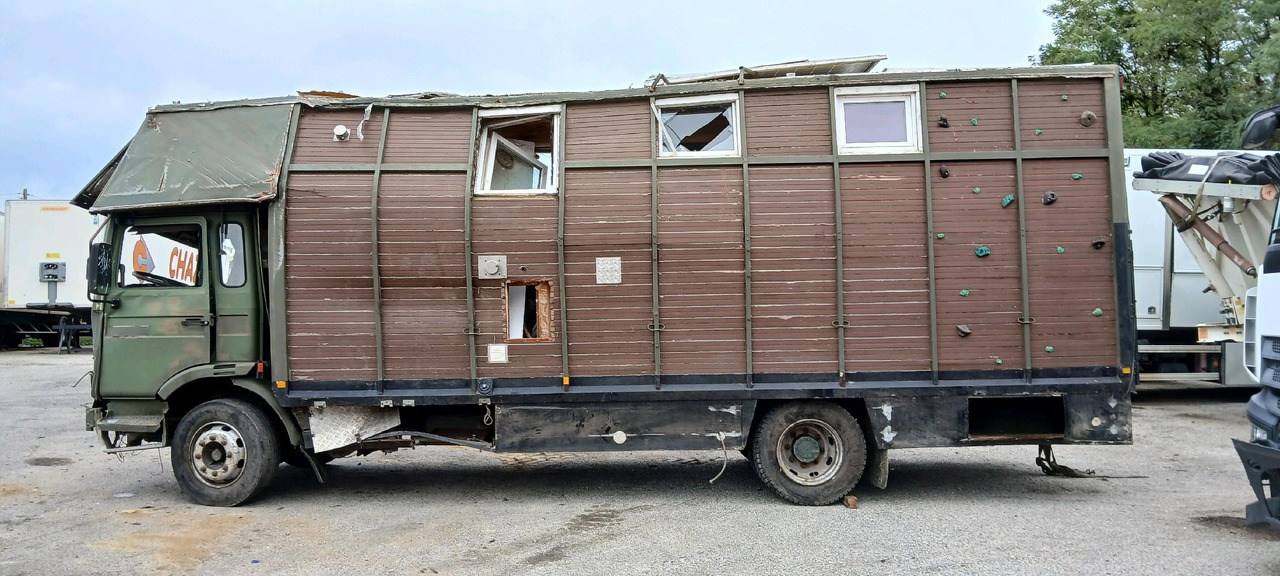 Pferdetransporter RENAULT M180 PORTEUR BETAILLERE