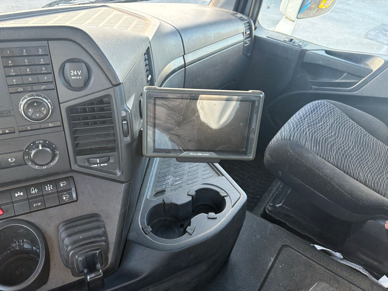 Pritsche LKW Mercedes Arocs 3240