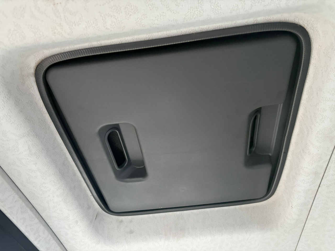 Pritsche LKW Mercedes Arocs 3240