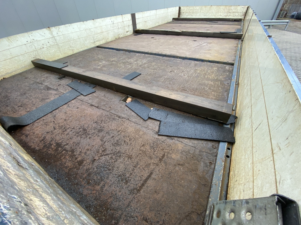 Pritsche LKW Mercedes-Benz 1224 L Atego / MKG-Faltkran