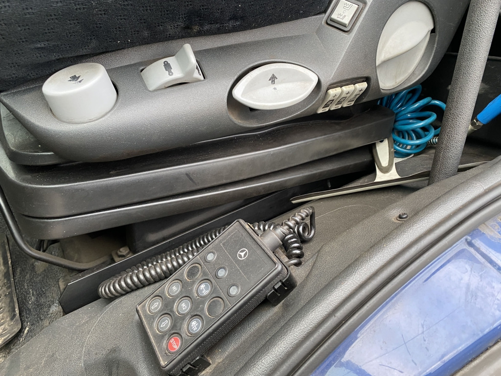 Pritsche LKW Mercedes-Benz 1224 L Atego / MKG-Faltkran