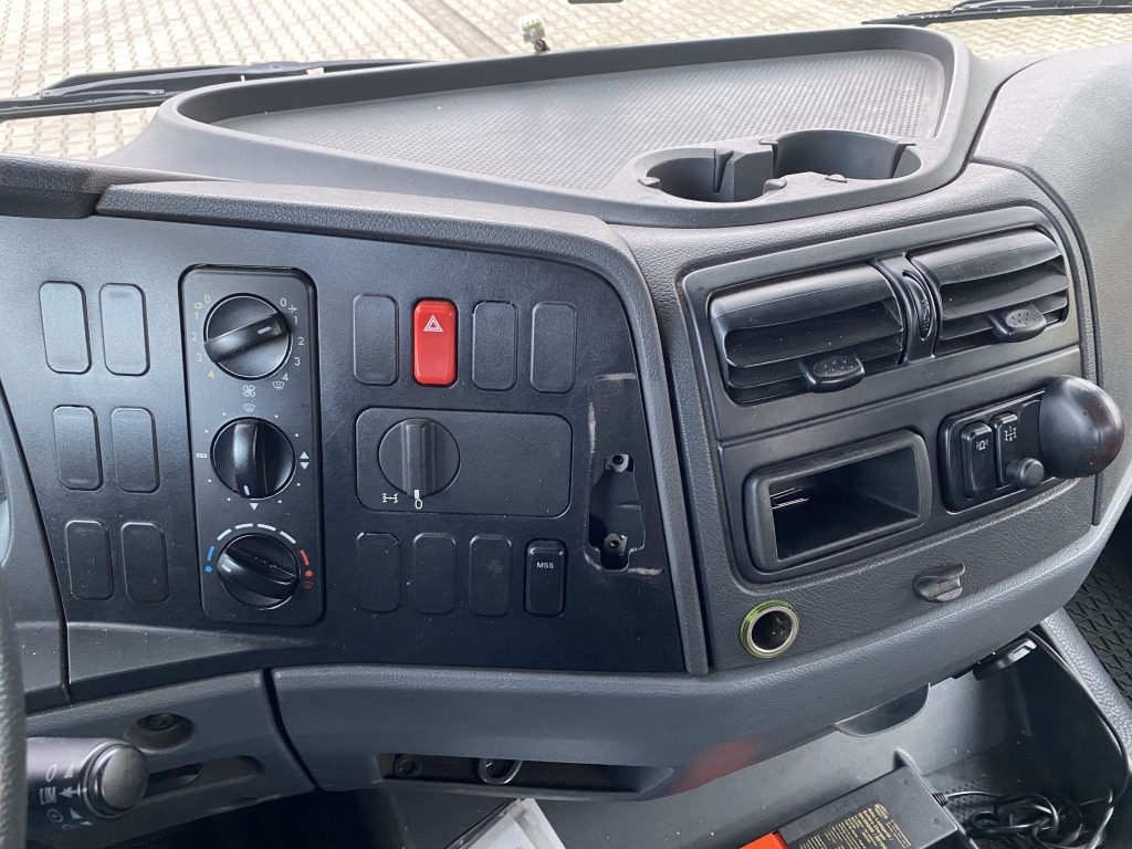 Pritsche LKW Mercedes-Benz 1224 L Atego / MKG-Faltkran