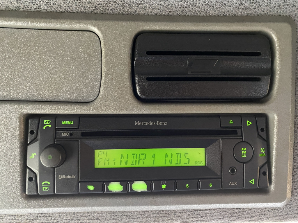 Pritsche LKW Mercedes-Benz 1224 L Atego / MKG-Faltkran