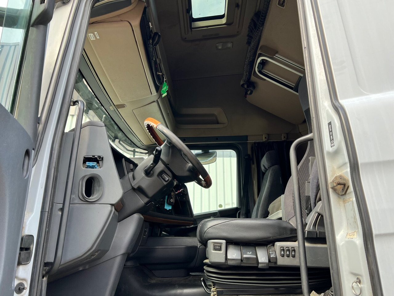 Kipper Scania R560 6x2 R560 6x2, V8, Retarder, Liftachse, Standklima, Alu-Bordwände, ca. 15m³: das Bild 2