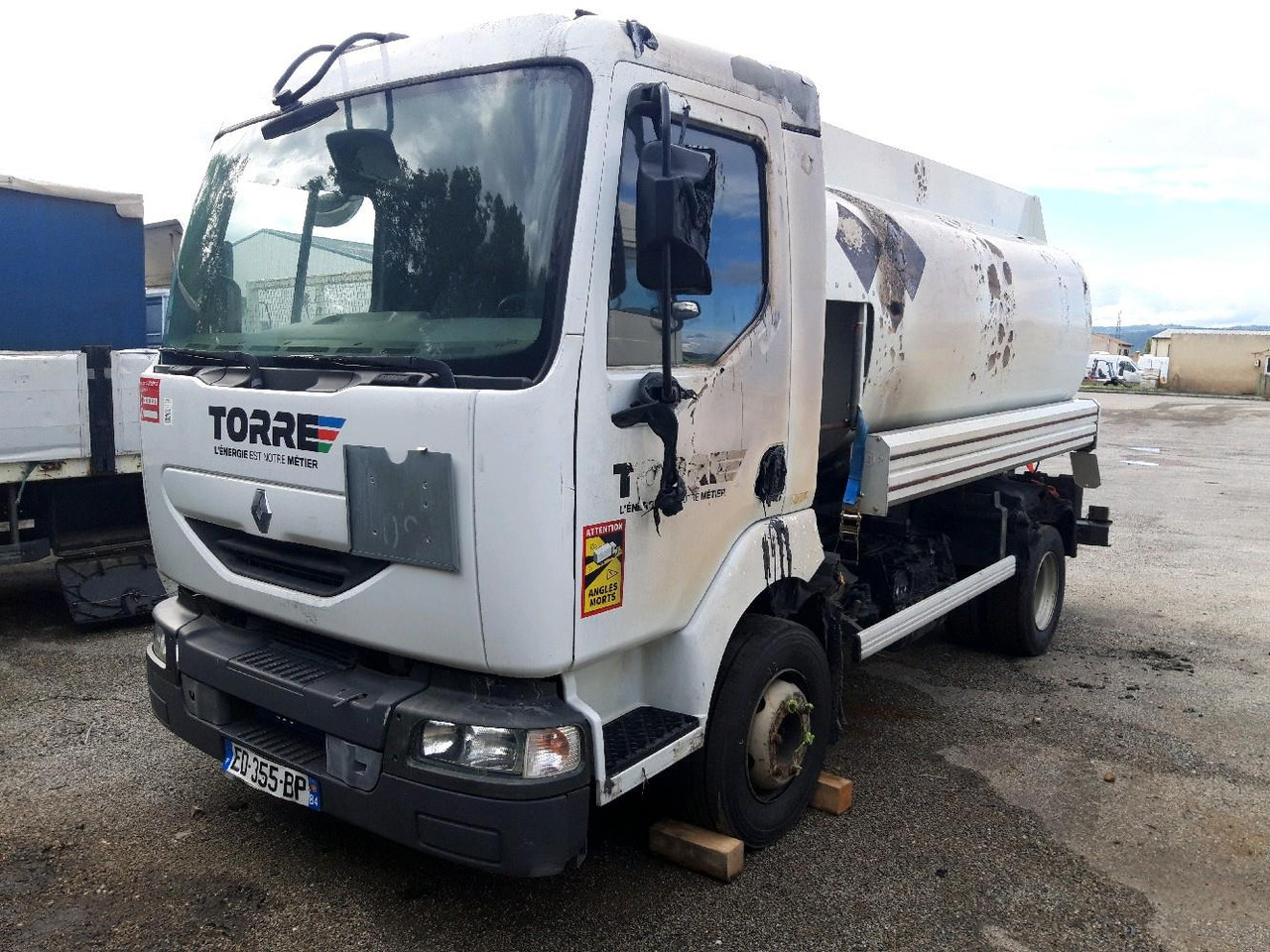 Tankwagen RENAULT MIDLUM CITERNE 7500
