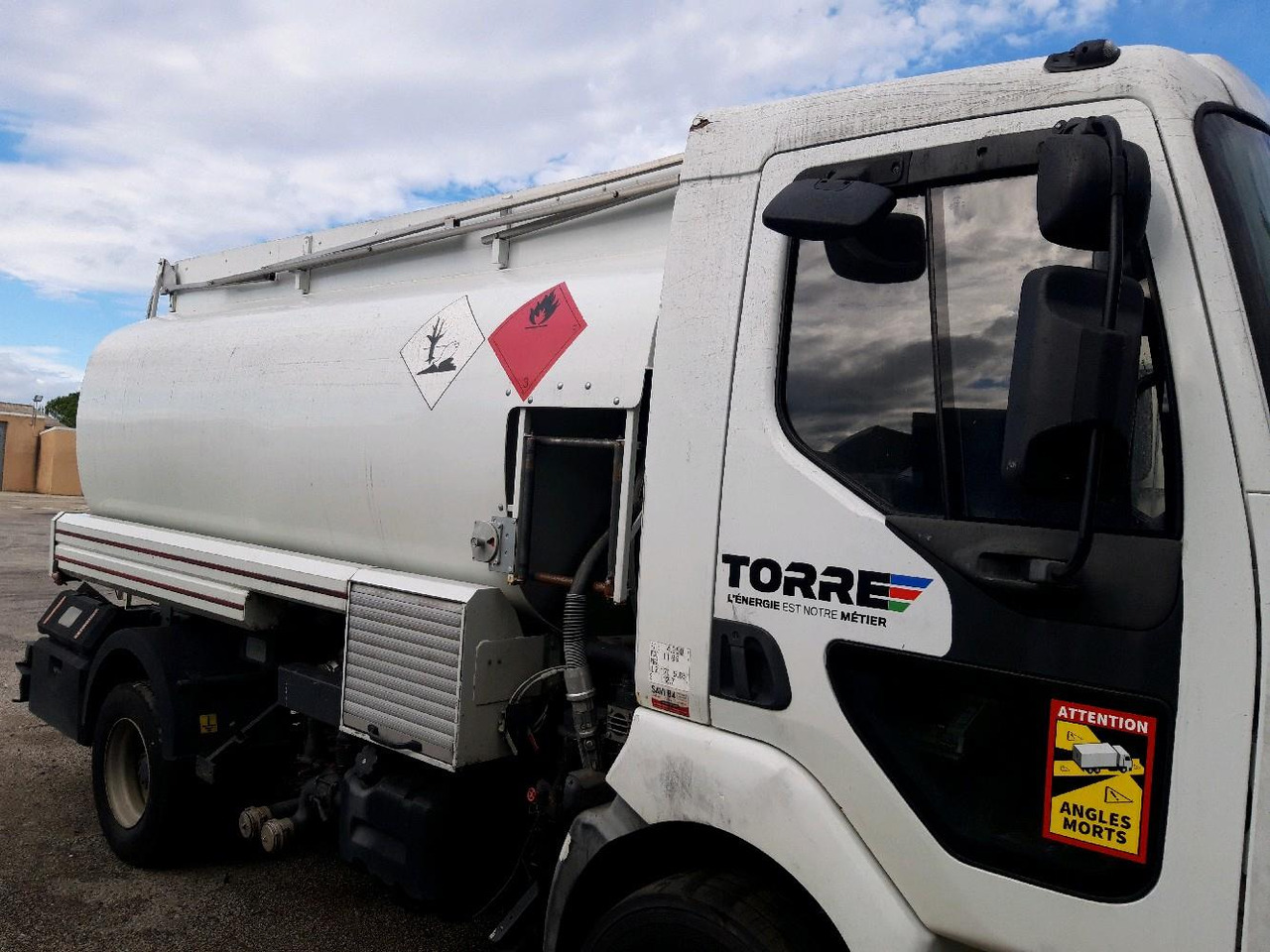 Tankwagen RENAULT MIDLUM CITERNE 7500