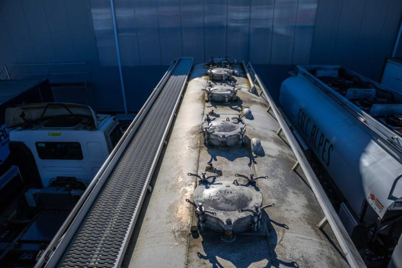 Tankwagen Renault PREMIUM 320 DXI+CITERNE ALIMENTAIRE ( engine problem)