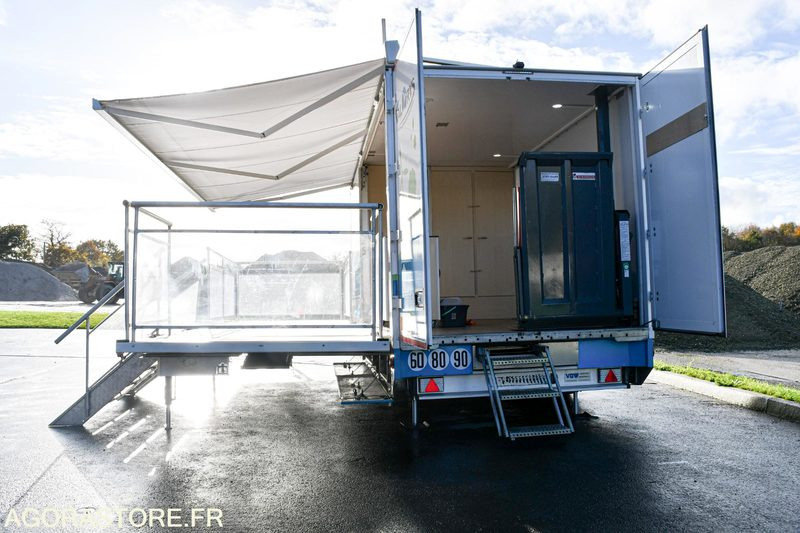 LKW VEHICULE EVENEMENTIEL - CAMION PODIUM IVECO DAILY 6000 kms 2018