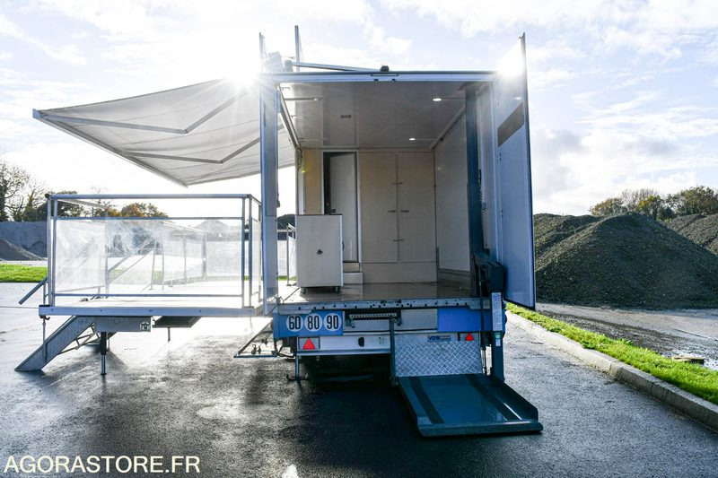 LKW VEHICULE EVENEMENTIEL - CAMION PODIUM IVECO DAILY 6000 kms 2018