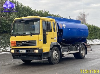 Tankwagen Volvo FLC 220 Euro 3: das Bild 1