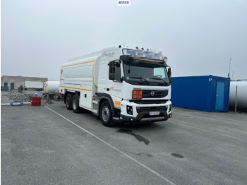Tankwagen Volvo FMX 460: das Bild 1