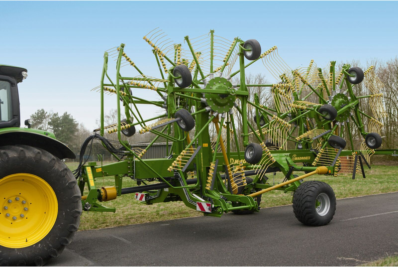 Heuwender/ Wenderechen Krone vier harkelementen en Zijaflegharken