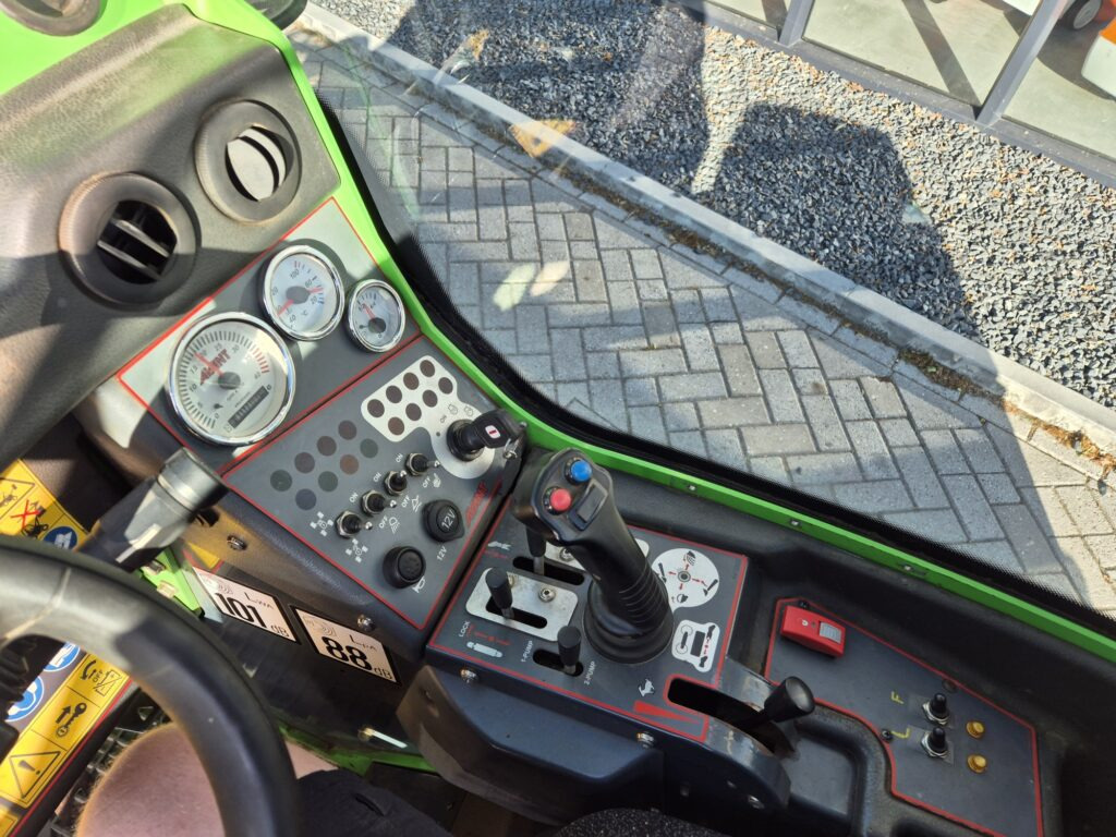 Hoflader AVANT 745 optidrive