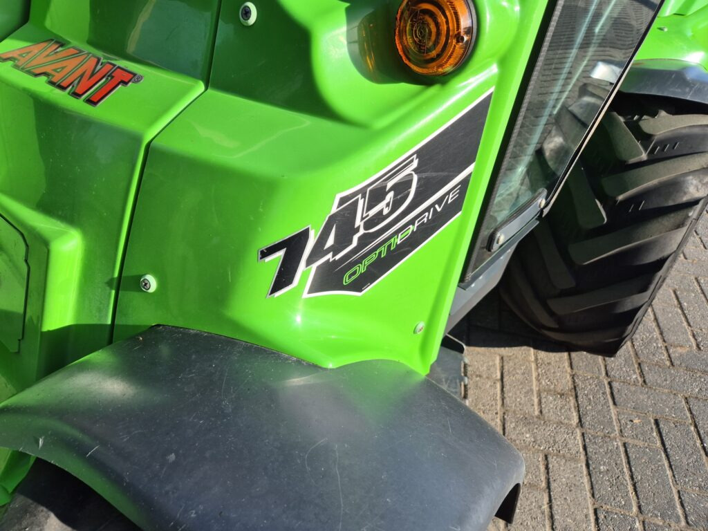 Hoflader AVANT 745 optidrive