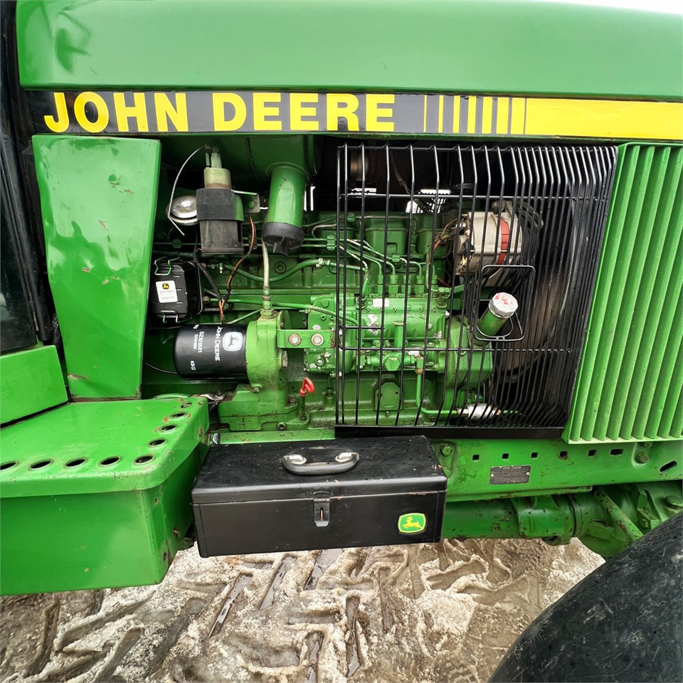 Traktor John Deere 4055: das Bild 32
