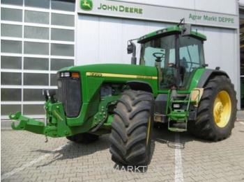 Traktor John Deere 8200: das Bild 1