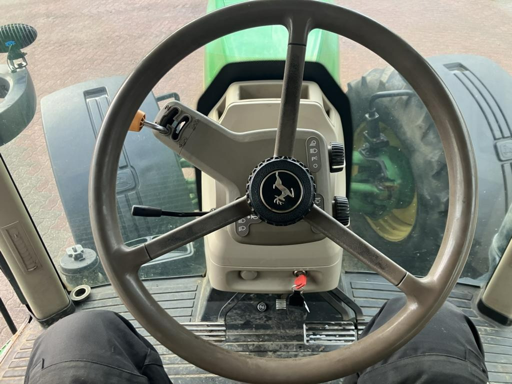 Traktor John Deere 8320R: das Bild 10