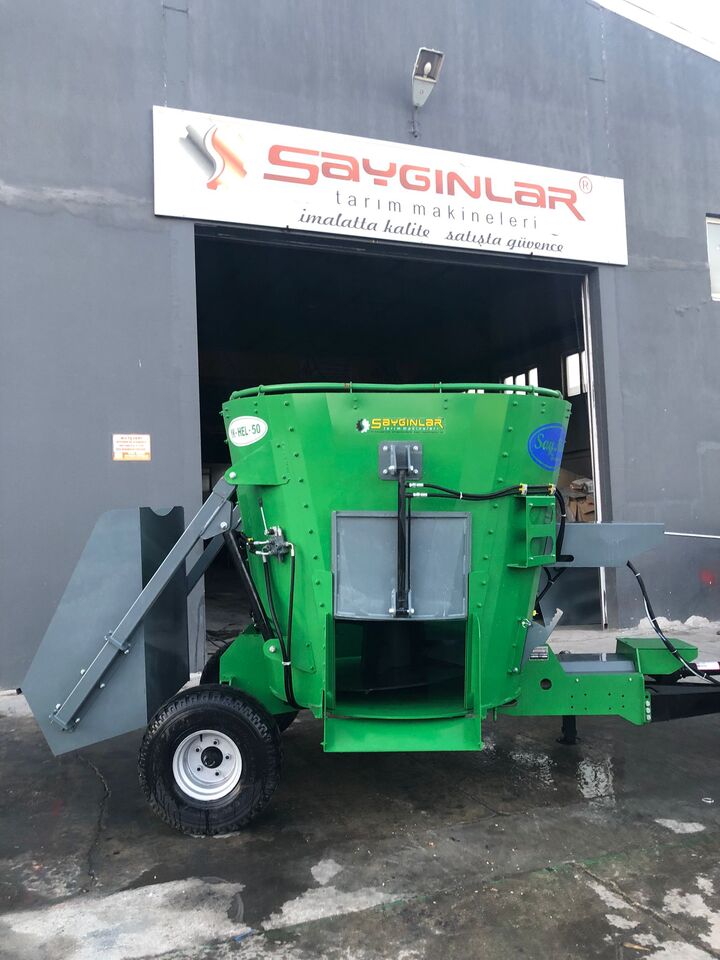 Fütterungstechnik SAYGINLAR vertical feed mixer wagon: das Bild 4