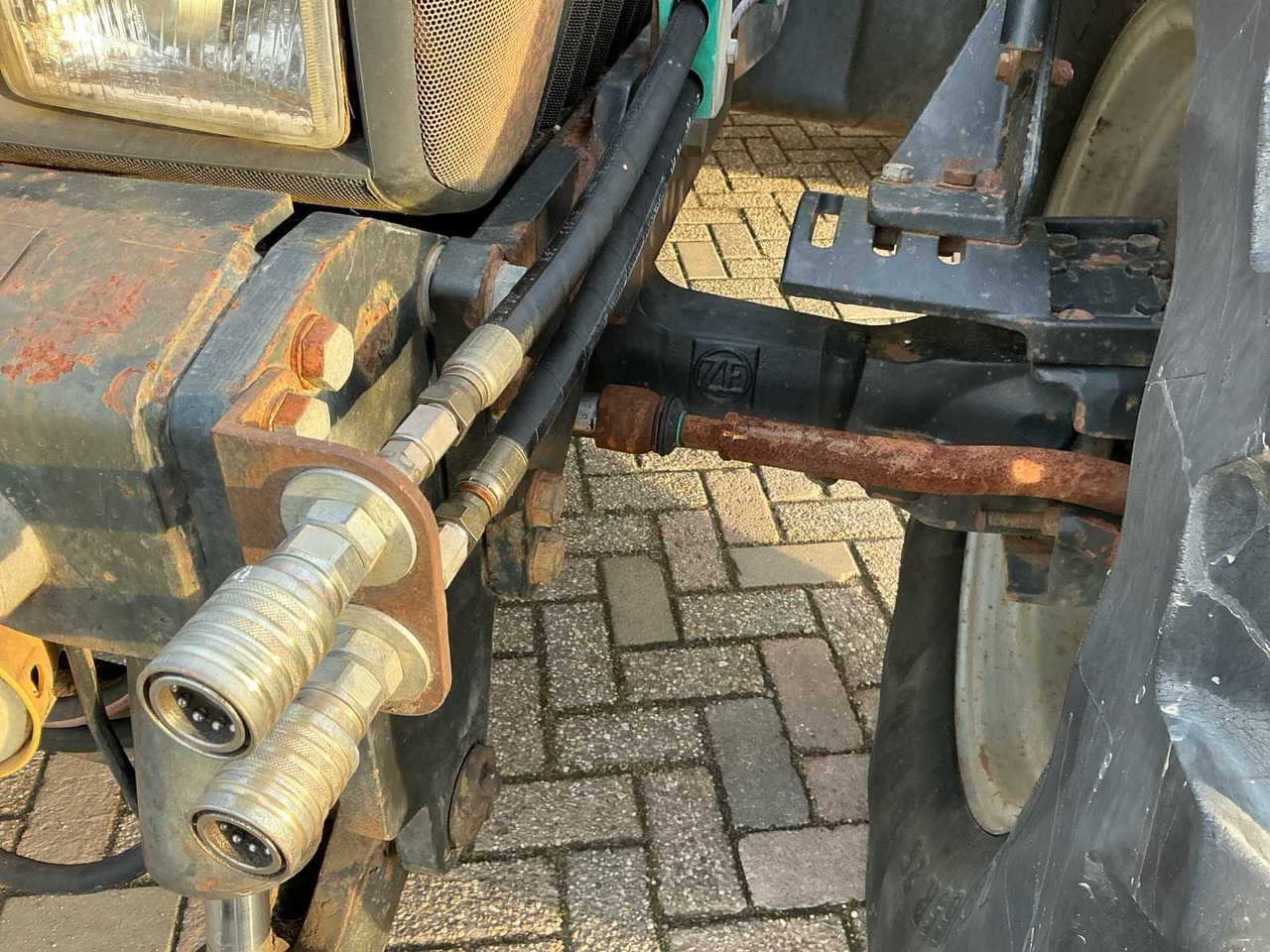 Traktor 2002 DEUTZ-FAHR AGROTRON 85 FOUR WHEEL DRIVE FARM TRACTOR