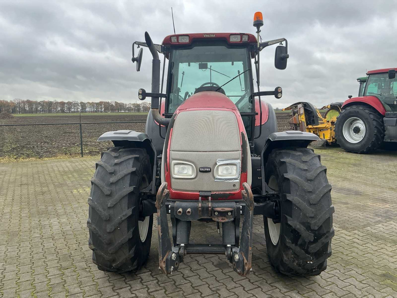 Traktor 2004 VALTRA T120 ALL-WHEEL DRIVE FARM TRACTOR