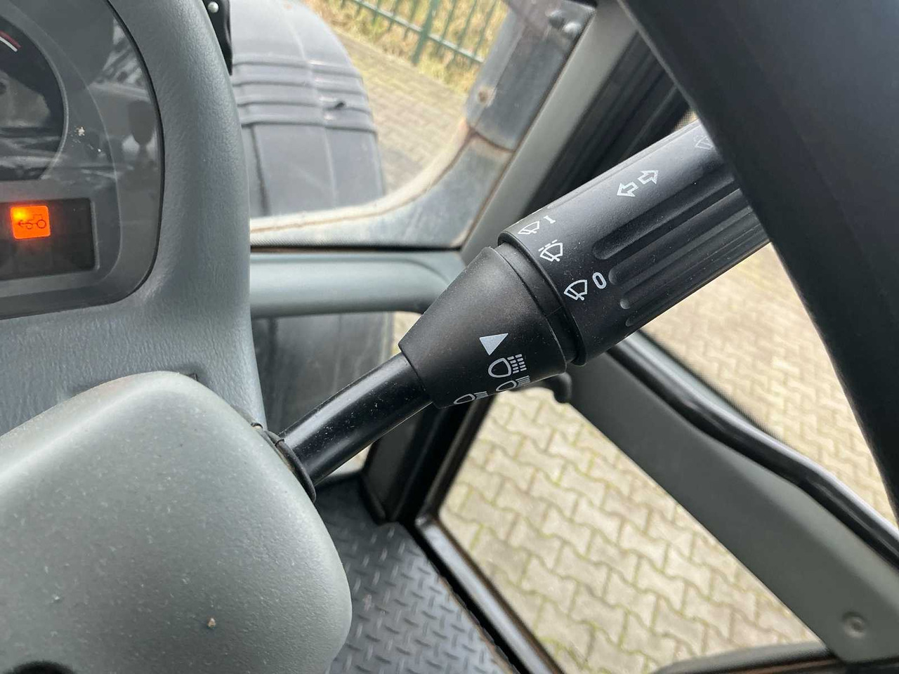 Traktor 2004 VALTRA T120 ALL-WHEEL DRIVE FARM TRACTOR