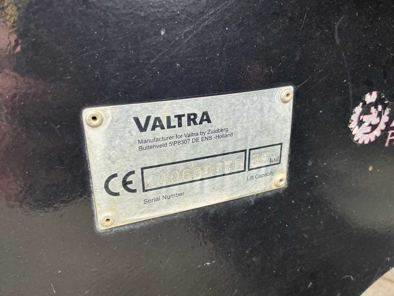 Traktor 2004 VALTRA T120 ALL-WHEEL DRIVE FARM TRACTOR