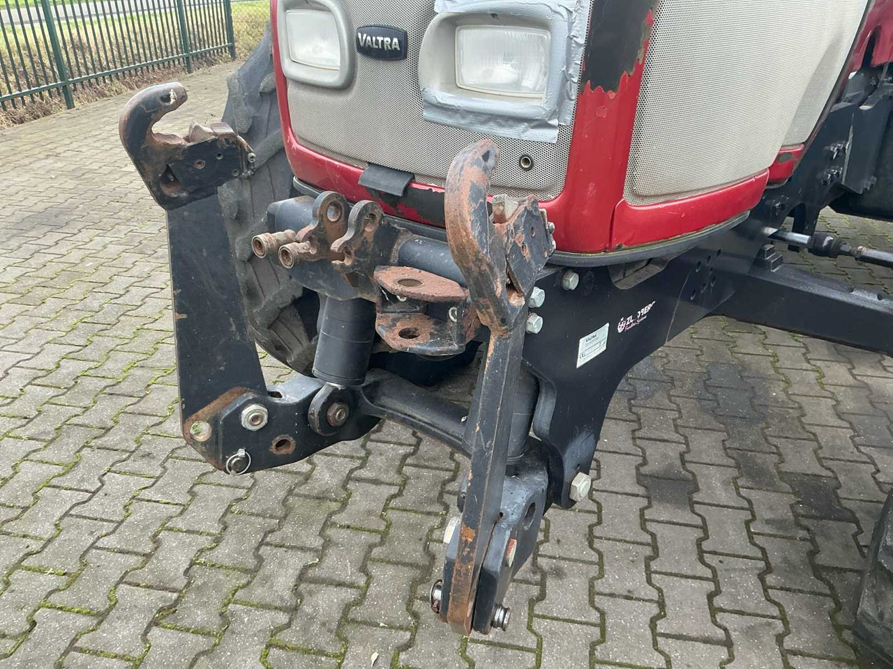 Traktor 2004 VALTRA T120 ALL-WHEEL DRIVE FARM TRACTOR