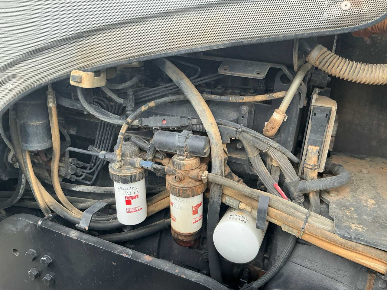 Traktor 2004 VALTRA T120 ALL-WHEEL DRIVE FARM TRACTOR